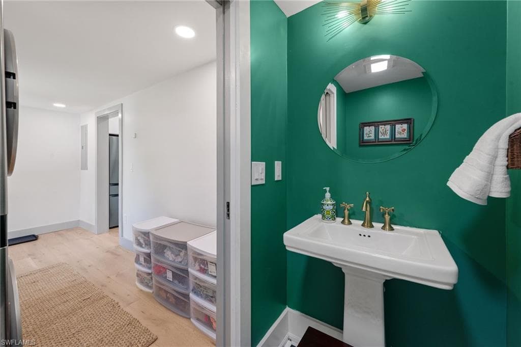 2647 Michigan AVE-30