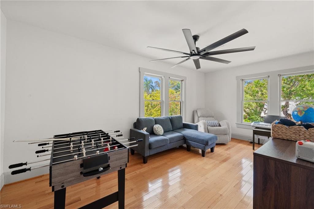 2647 Michigan AVE-24