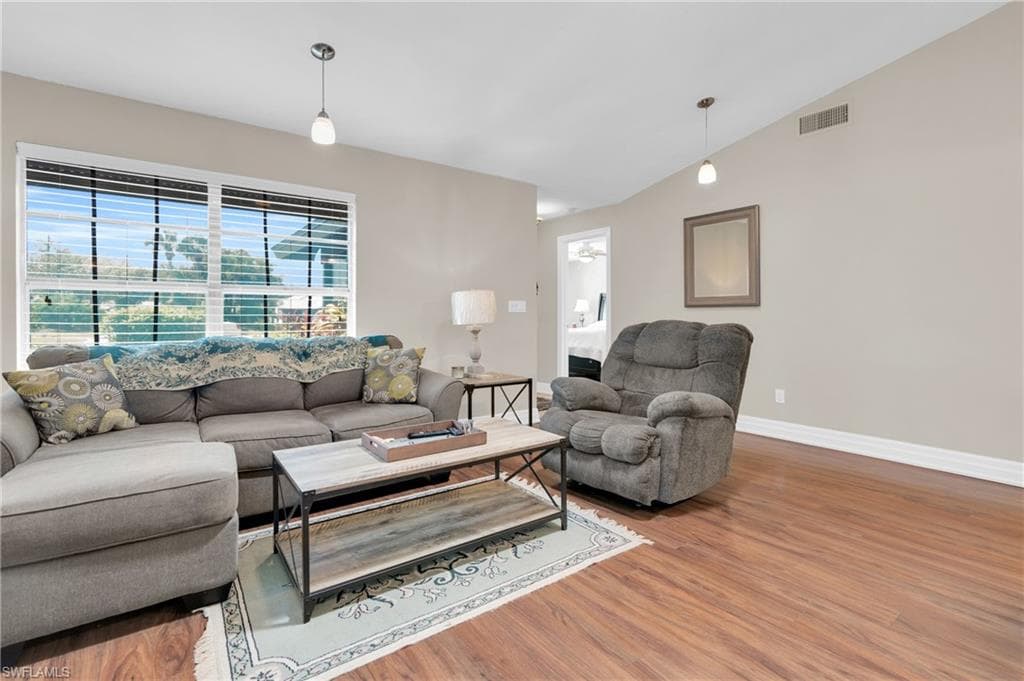 10438 Lakeport CT-5