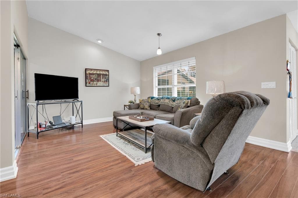 10438 Lakeport CT-4