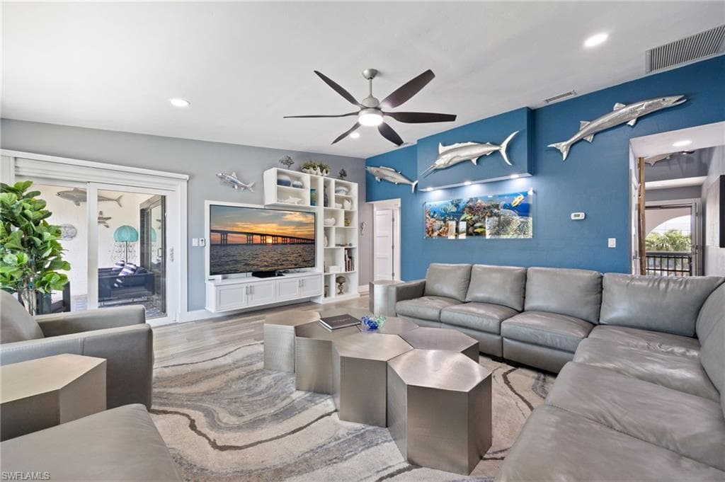 4904 Vincennes ST 204-1