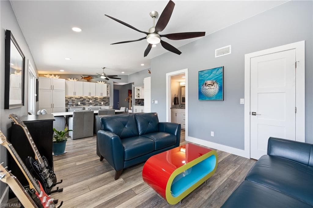 4904 Vincennes ST 204-21