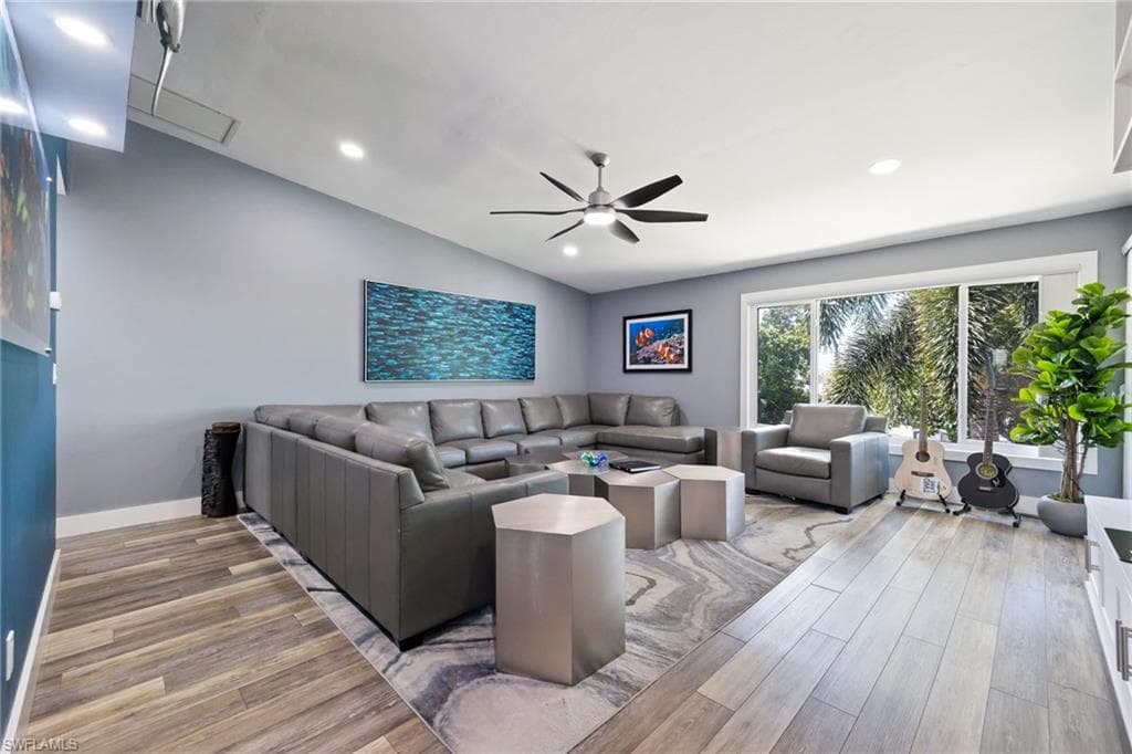 4904 Vincennes ST 204-6