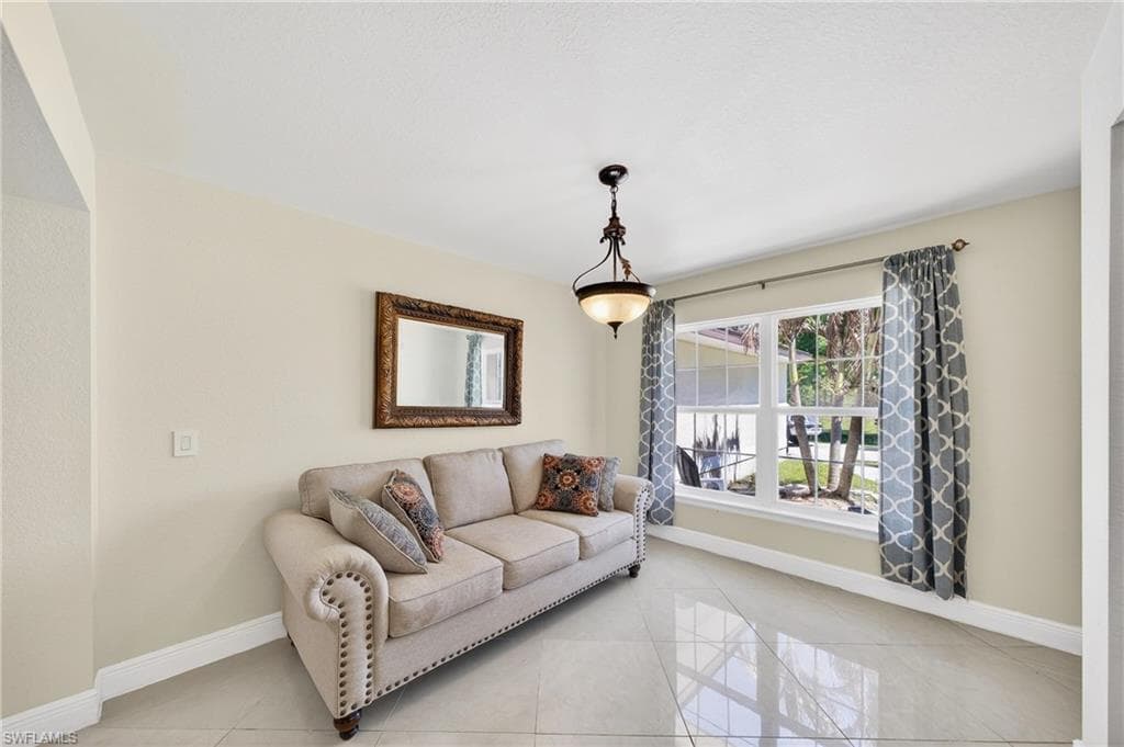 533 Willowbrook DR-1