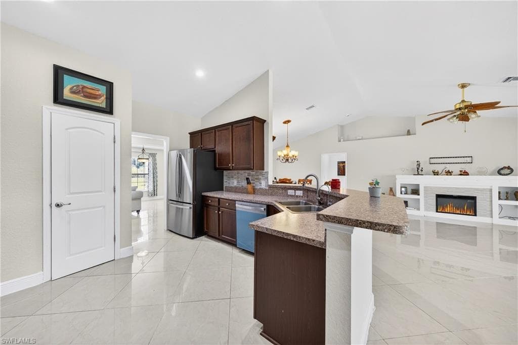533 Willowbrook DR-11