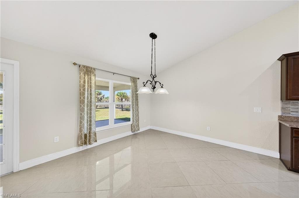 533 Willowbrook DR-8