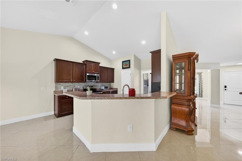 533 Willowbrook DR-9