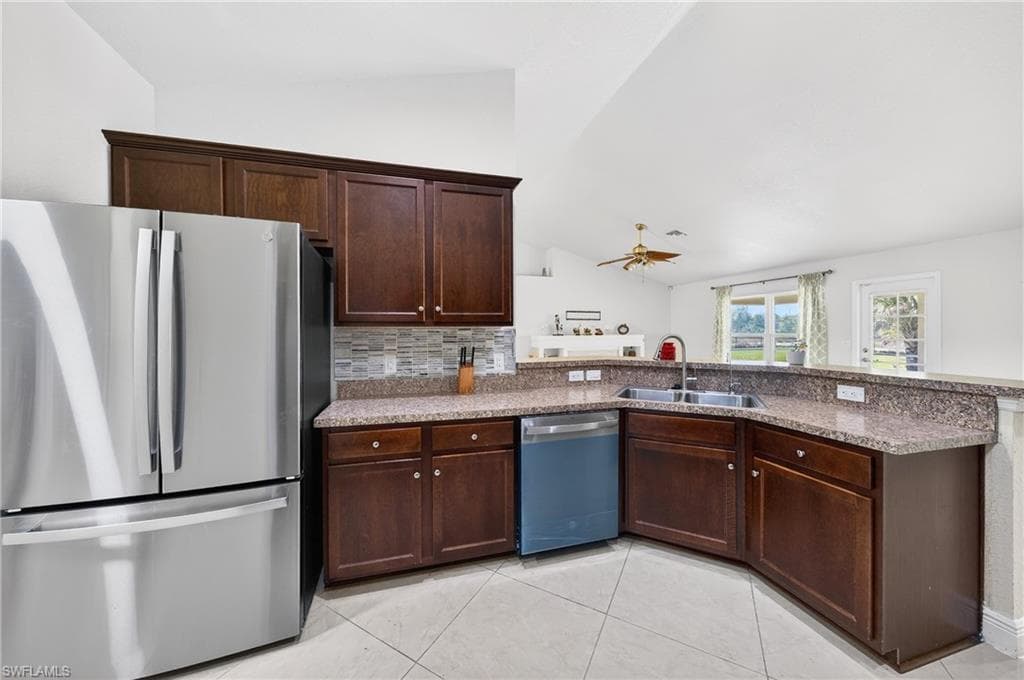 533 Willowbrook DR-13