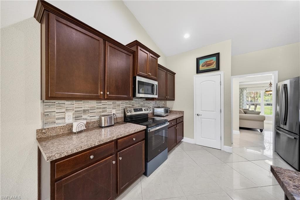 533 Willowbrook DR-14