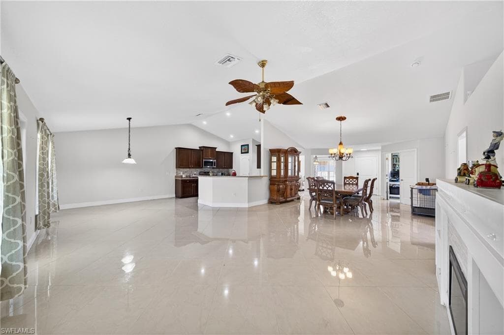 533 Willowbrook DR-10