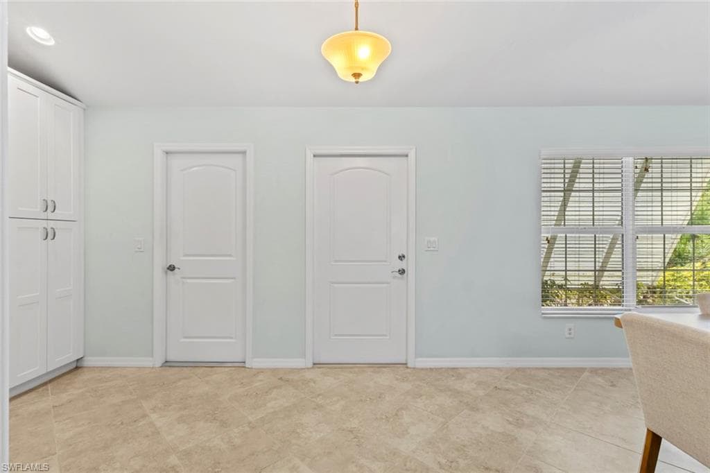 11693 OAKLAND DR-12