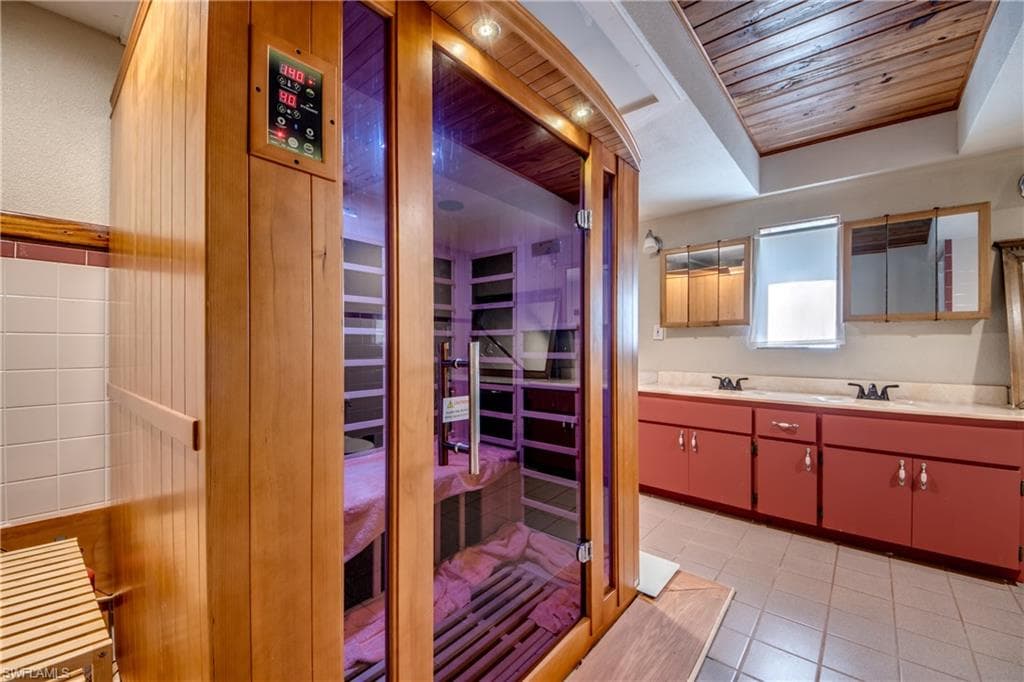 5121 Muddy LN-16