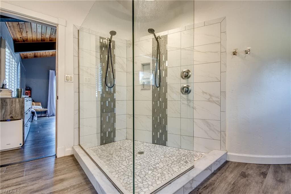 5121 Muddy LN-24