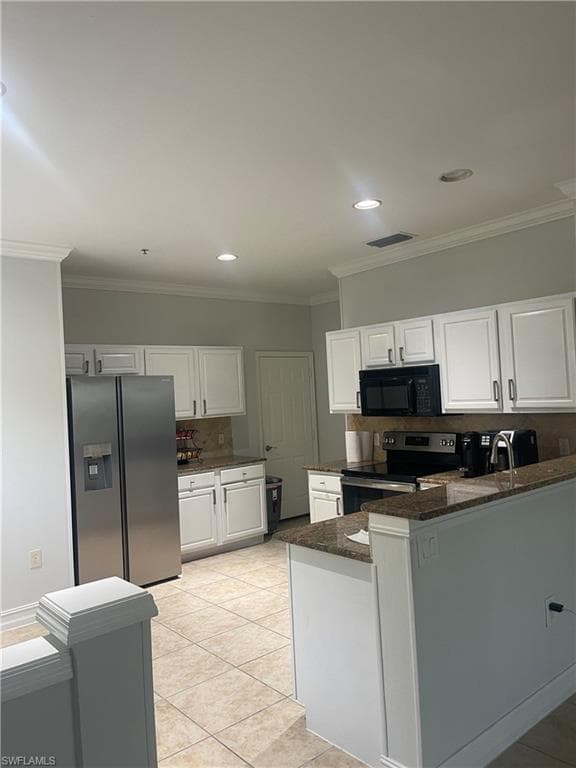 884 Hampton CIR 159-7
