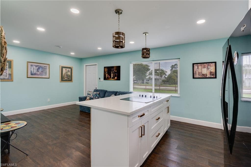 4630 New Haven DR-6