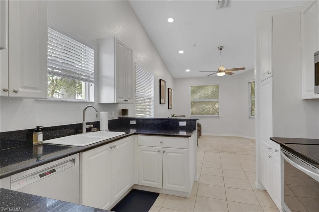 1465 Mariposa CIR 201-5