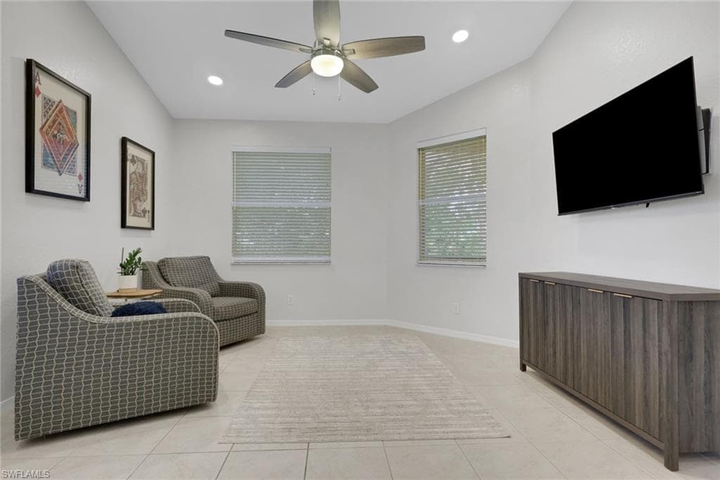 1465 Mariposa CIR 201-16