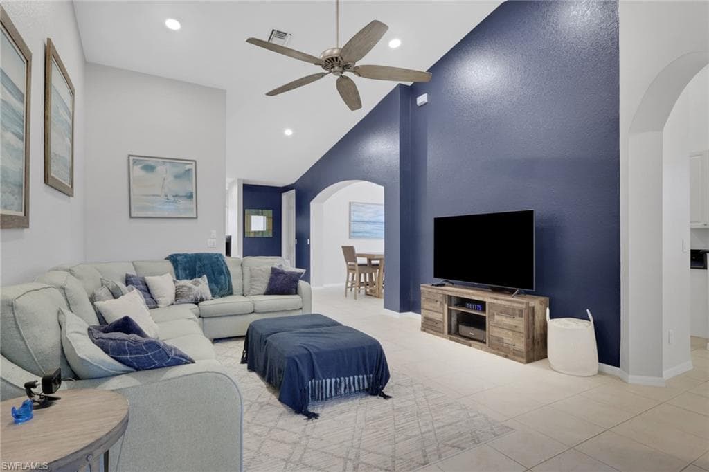 1465 Mariposa CIR 201-6