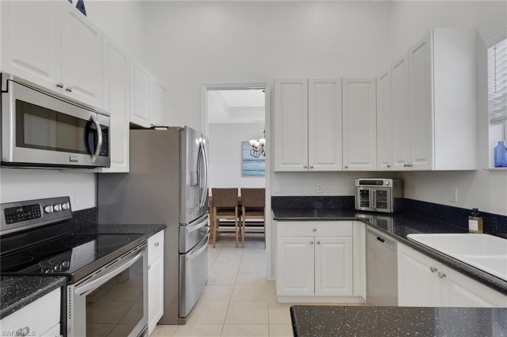 1465 Mariposa CIR 201-2