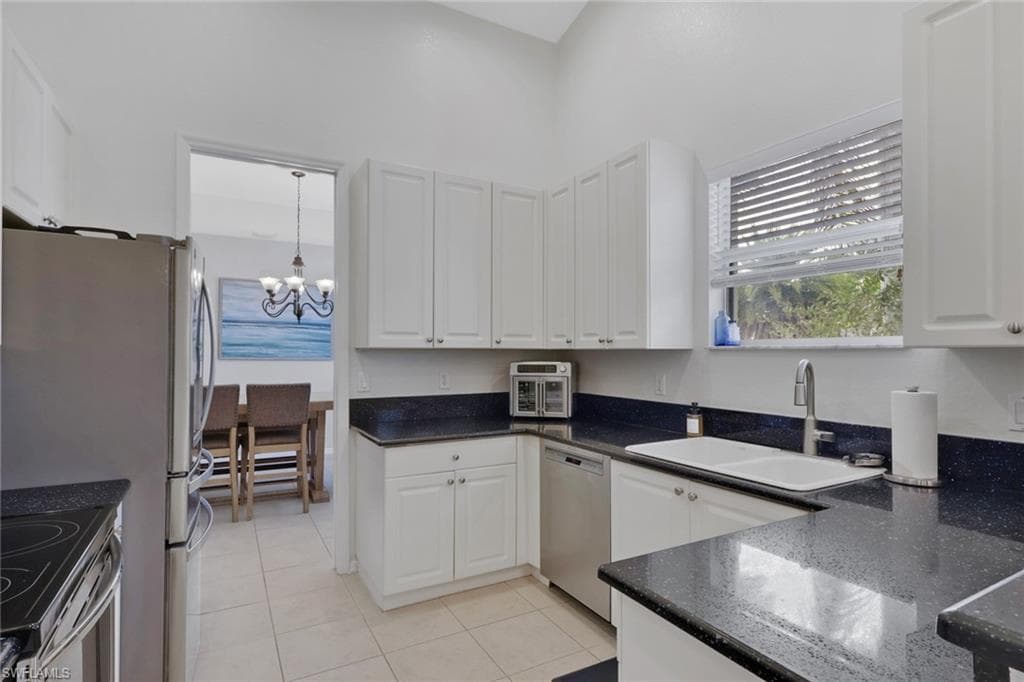 1465 Mariposa CIR 201-4