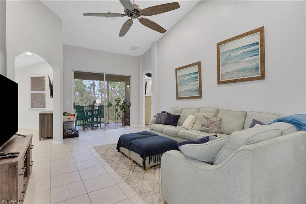 1465 Mariposa CIR 201-8