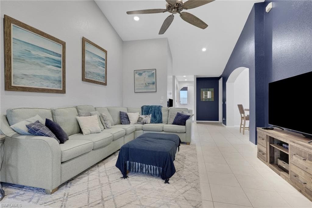 1465 Mariposa CIR 201-7