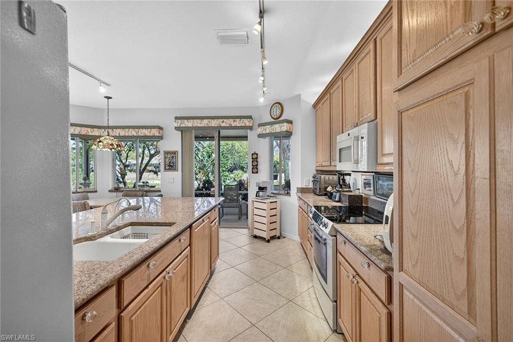 9560 Village View BLVD-5