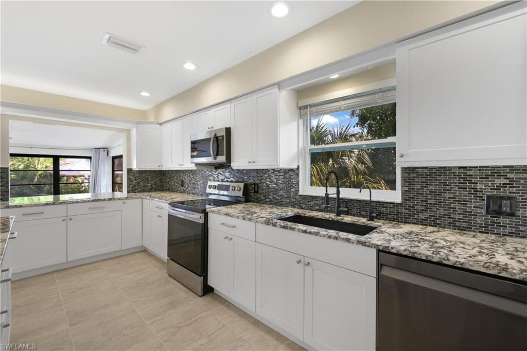3461 Lakeview DR-16