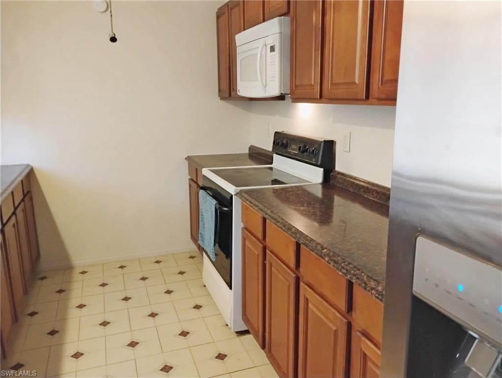 8290 Nault RD-7