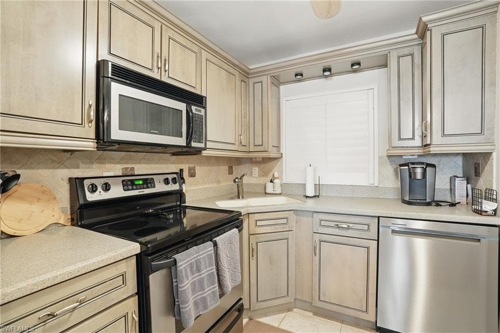6891 Estero BLVD 362-9