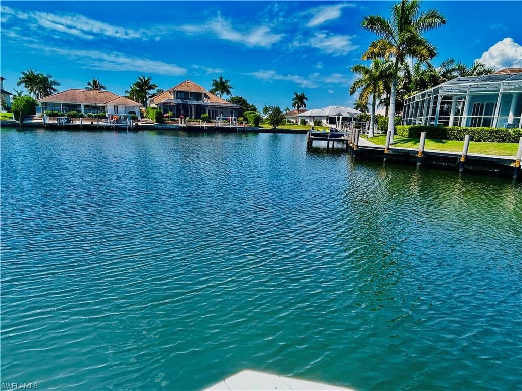 1775 Waterfall CT-32