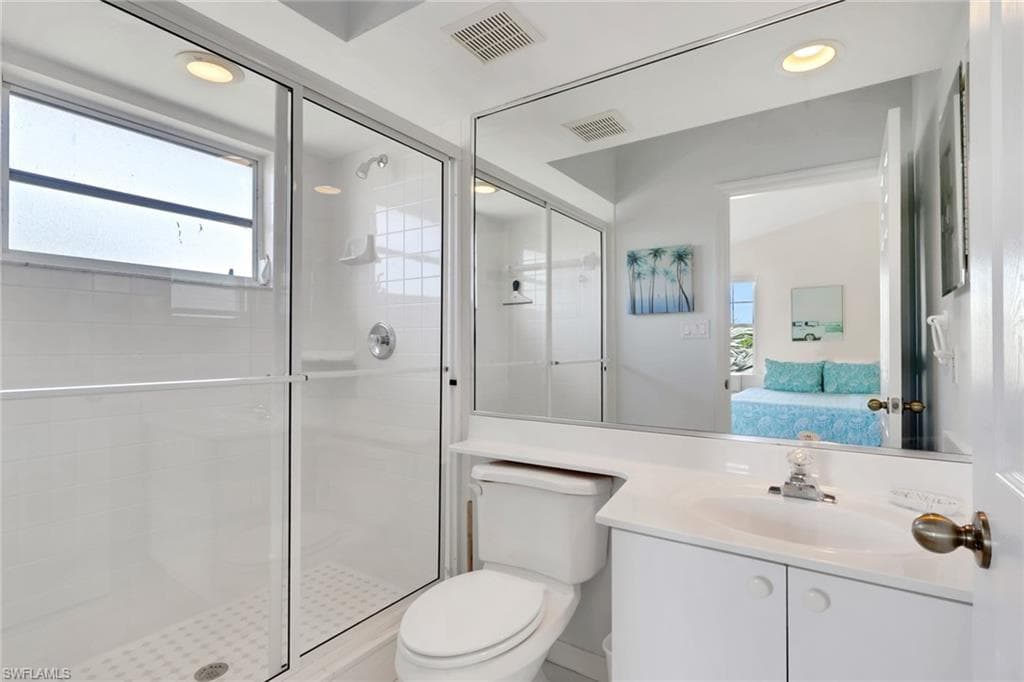 3588 Corinthian WAY-19