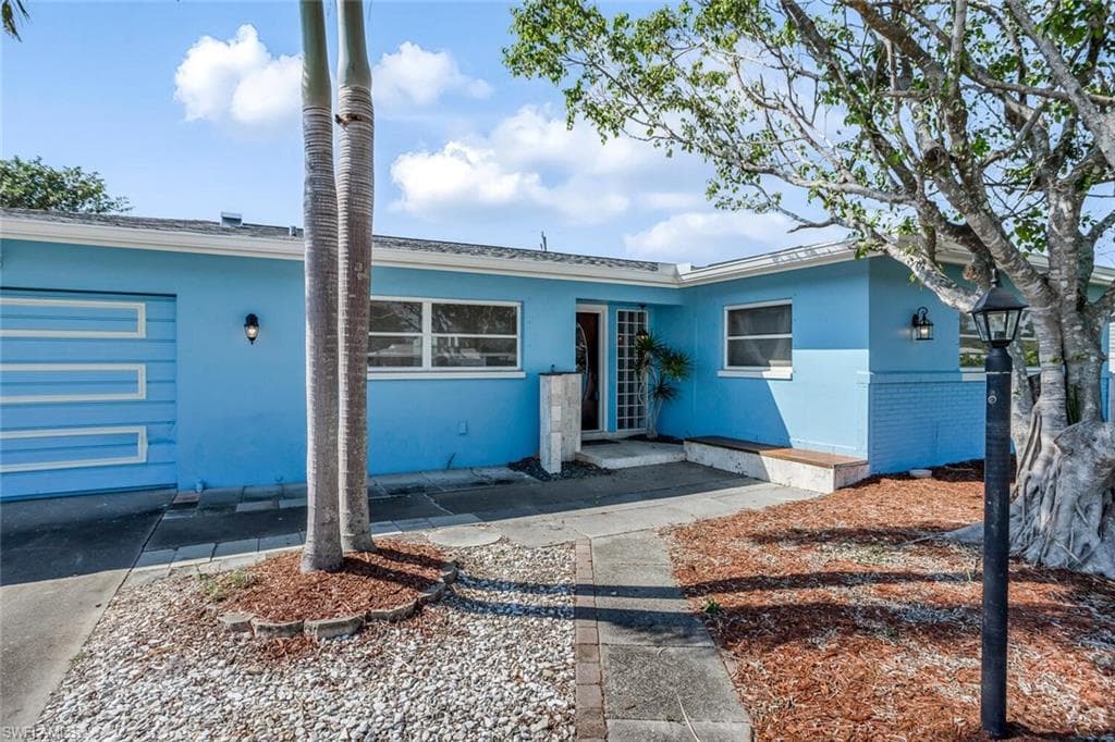 806 Entrada DR N-1