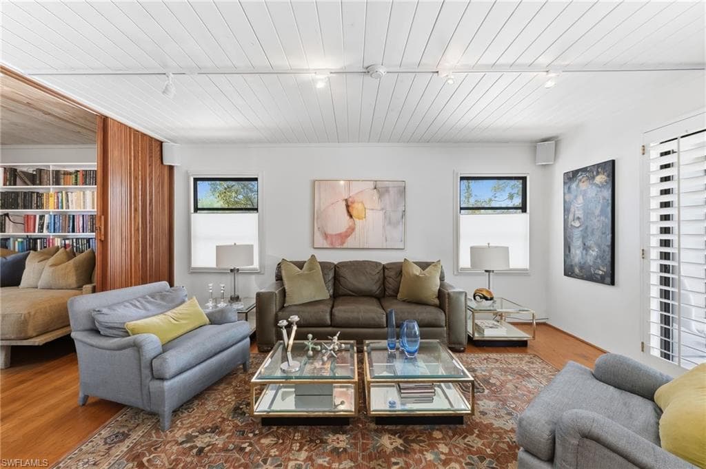 1702 Hill AVE-16