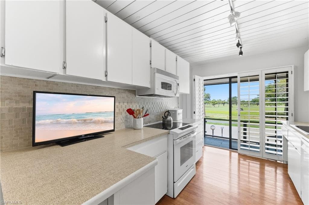 1702 Hill AVE-8