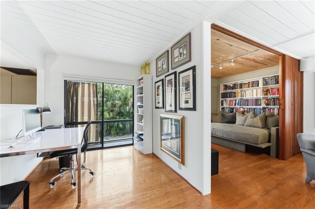 1702 Hill AVE-18