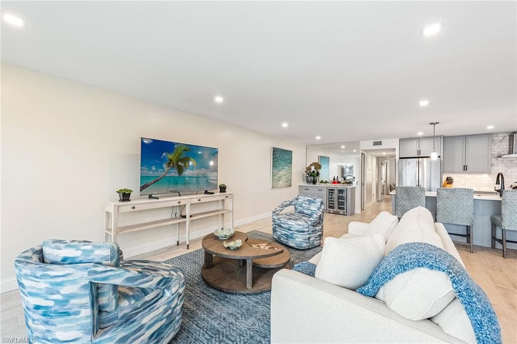 2850 Gulf Shore BLVD N 102-5