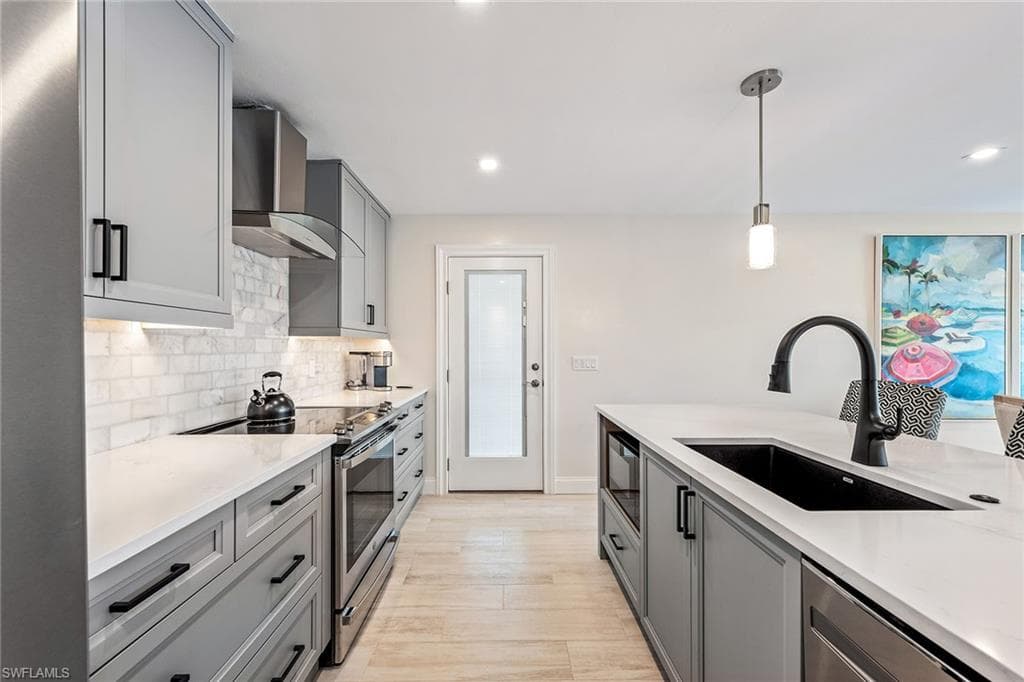 2850 Gulf Shore BLVD N 102-9