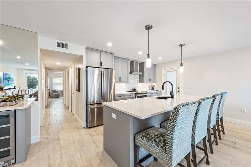 2850 Gulf Shore BLVD N 102-8