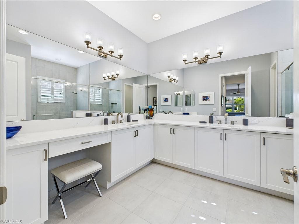 20176 Camellia Crosse LN-16