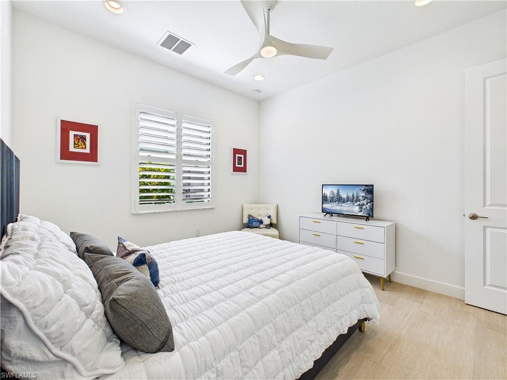 20176 Camellia Crosse LN-19