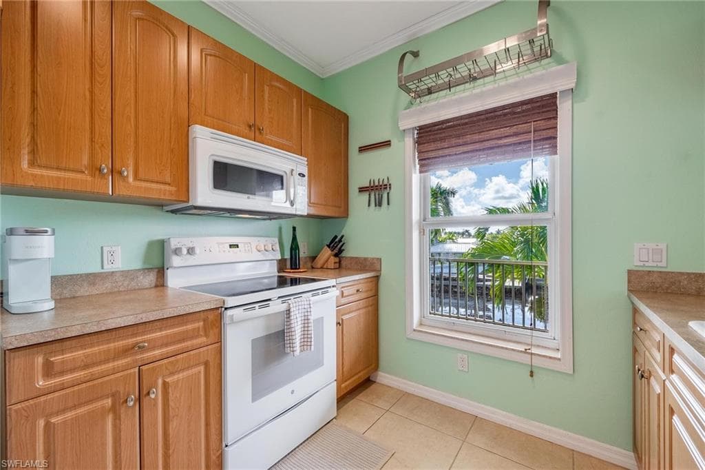 2761 Geary ST-16