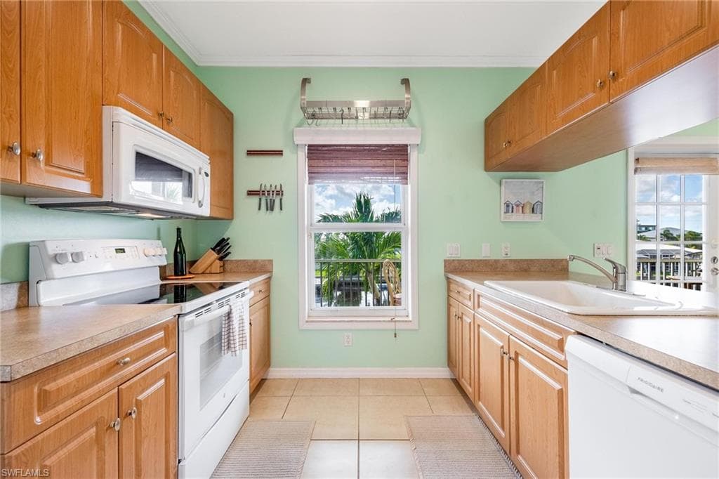 2761 Geary ST-17