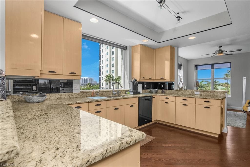 425 Cove Tower DR 504-12