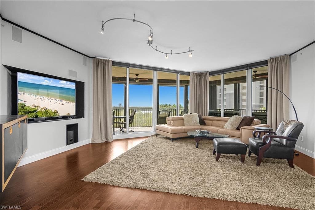 425 Cove Tower DR 504-4