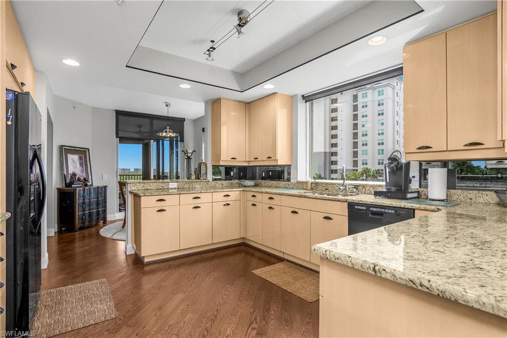 425 Cove Tower DR 504-14