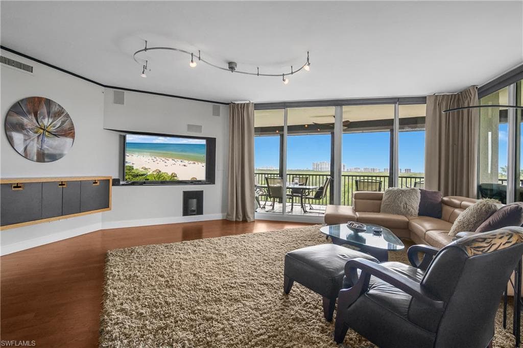 425 Cove Tower DR 504-3