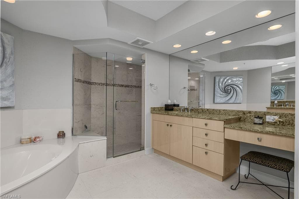 425 Cove Tower DR 504-20