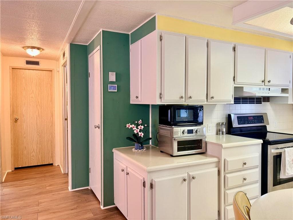 2787 Breezewood DR-9