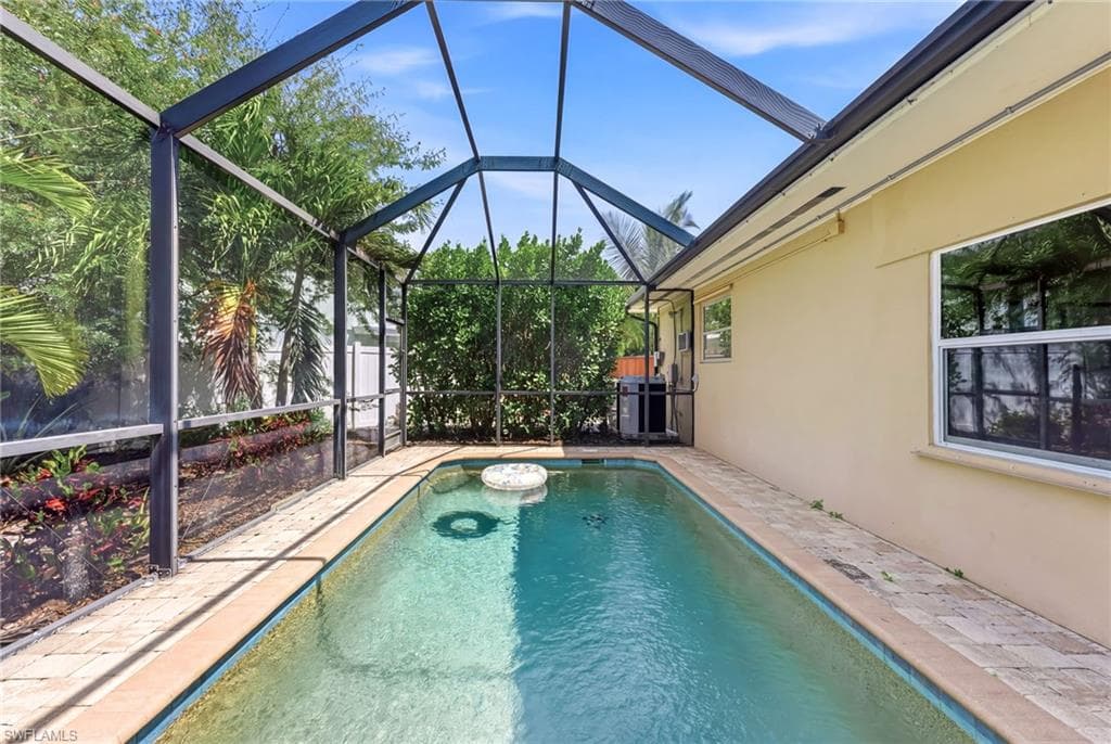 1511 Alcazar AVE-5